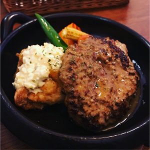 豊岡出張で食べた、但馬牛のハンバーグ。これは飲み物だ！！という名言が飛び出る肉汁がたまらん。